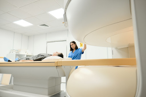Teljes test MRI: drága álbiztonság vagy orvosi előrelépés?