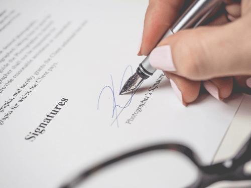 Generálkivitelezői szerződés kötelező tartalmi elemei 2026-ban - Amit mindenképp ellenőrizz